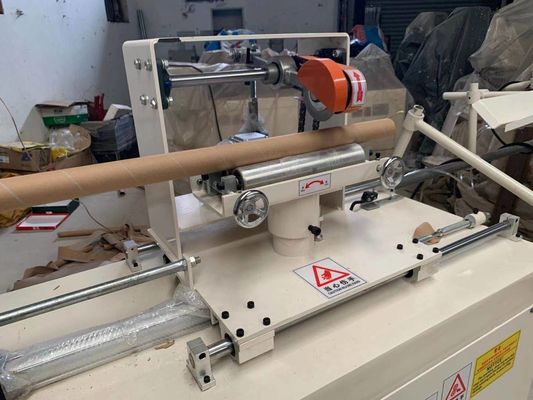 Máquina automática para hacer núcleos de papel higiénico